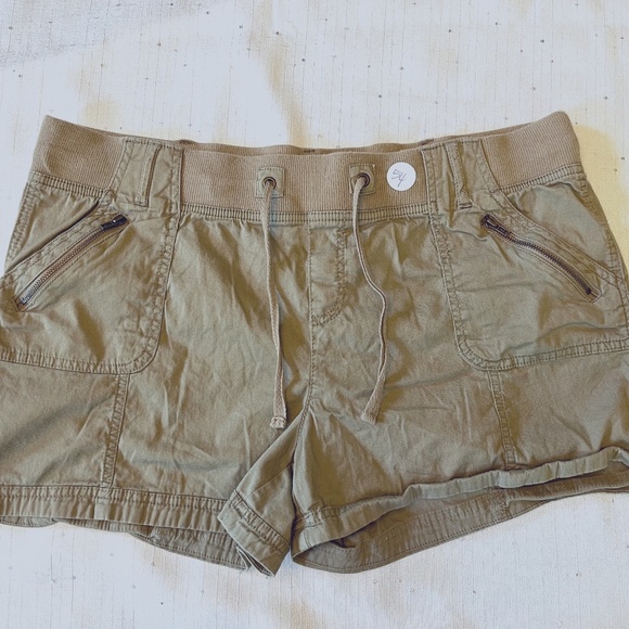 Maurices Twill Zipper Khaki shorts Size XL - Picture 1 of 5